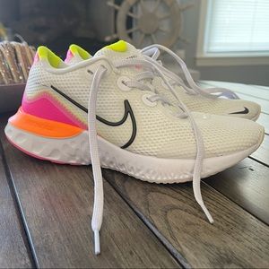 Women’s Nike shoes
